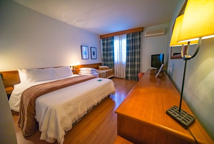 Imagen de la habitación del Hotel Serra Alta. Foto 15