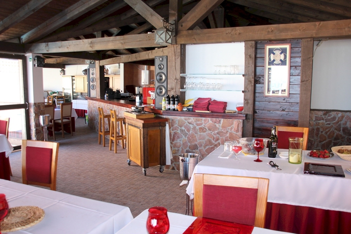 Imagen del bar/restaurante del Hotel Serra Mar. Foto 7