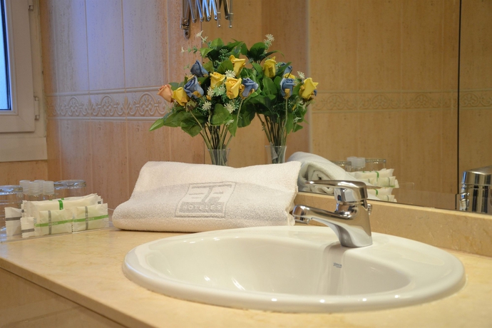 Imagen de la habitación del Hotel Serrano, Barrio de Salamanca. Foto 6