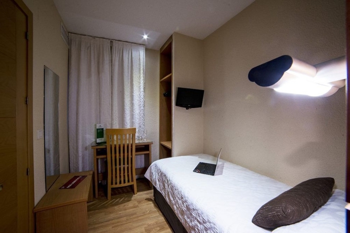 Imagen de la habitación del Hotel Serrano, Córdoba. Foto 10