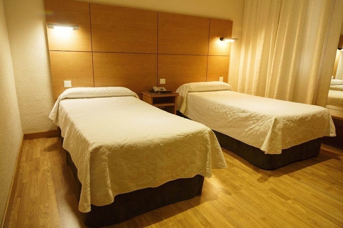 Imagen de la habitación del Hotel Serrano, Córdoba. Foto 13