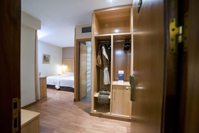 Imagen de la habitación del Hotel Serrano, Córdoba. Foto 15