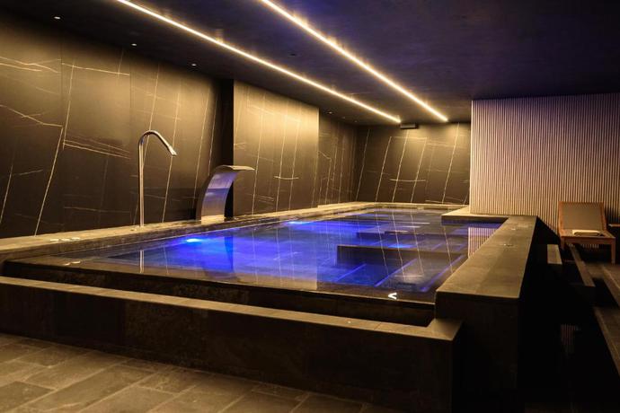 Imagen de la piscina del Hotel Serras Andorra. Foto 10