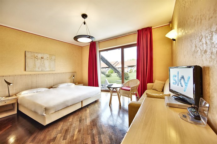 Imagen de la habitación del Hotel Serravalle Golf. Foto 13