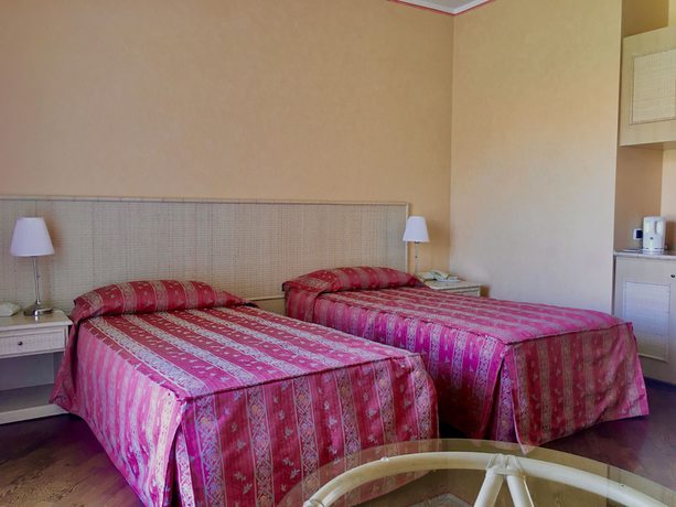 Imagen de la habitación del Hotel Serravalle Golf. Foto 14