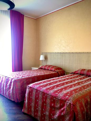 Imagen de la habitación del Hotel Serravalle Golf. Foto 16