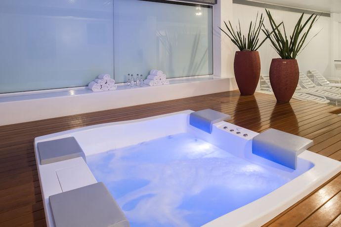Imagen de la piscina del Hotel Serrazul Distributed by Intercity. Foto 17