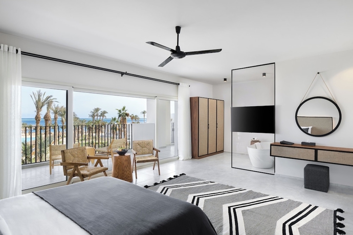 Imagen de la habitación del Hotel Serry Beach Resort. Foto 4