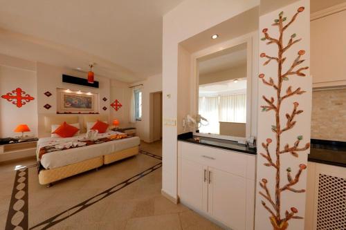 Imagen de la habitación del Hotel Sertil Deluxe Tropical Suites. Foto 18