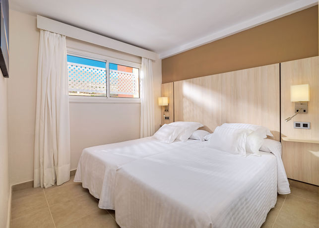 Imagen general del Hotel Servatur Isora Suites. Foto 8