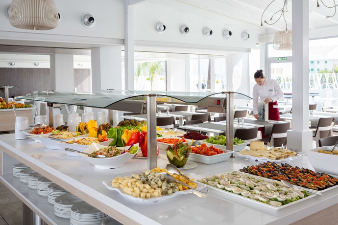 Imagen del bar/restaurante del Hotel Servatur Playa Bonita. Foto 6