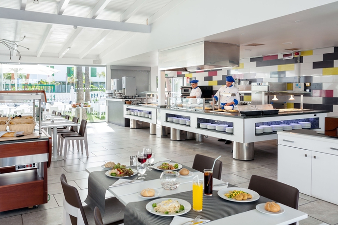 Imagen del bar/restaurante del Hotel Servatur Playa Bonita. Foto 7