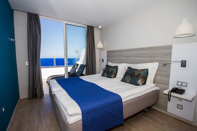 Imagen de la habitación del Hotel Servatur Puerto Azul. Foto 22