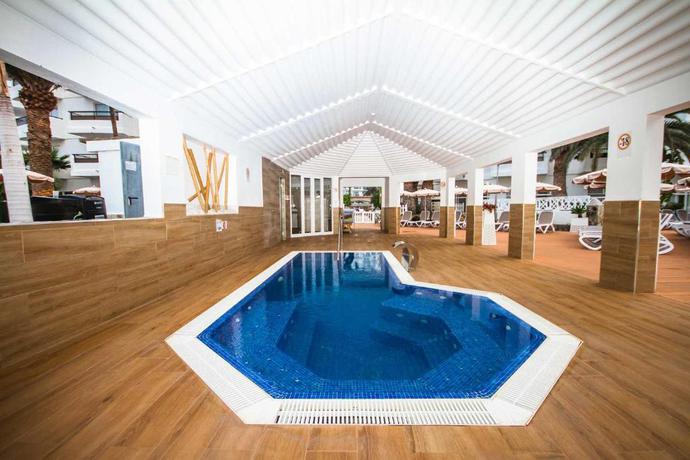 Imagen general del Hotel Servatur Waikiki. Foto 8