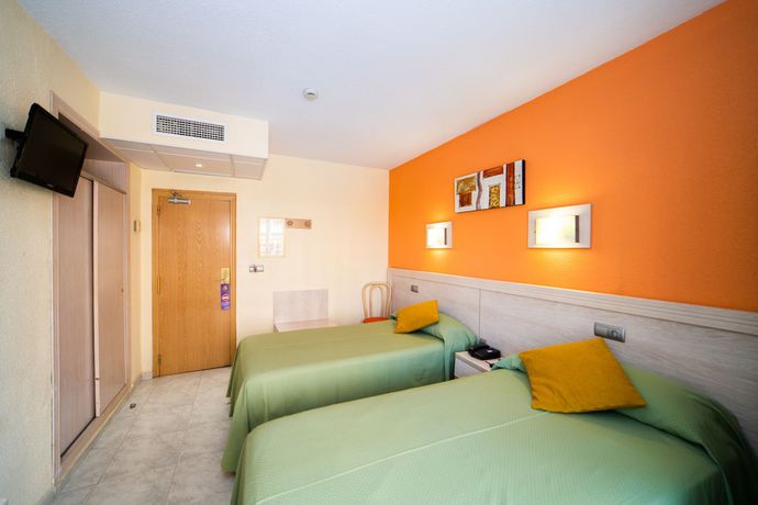 Imagen de la habitación del Hotel Servigroup Calypso. Foto 3