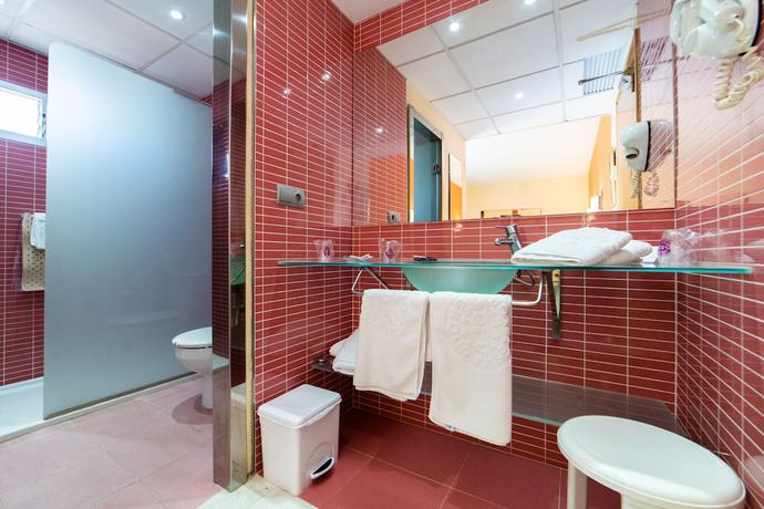 Imagen de la habitación del Hotel Servigroup Calypso. Foto 5