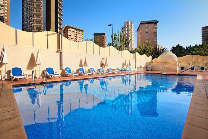 Imagen de la piscina del Hotel Servigroup Diplomatic. Foto 12
