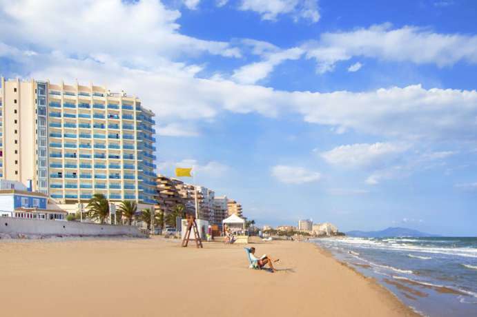 Imagen de los exteriores del Hotel Servigroup Koral Beach. Foto 14