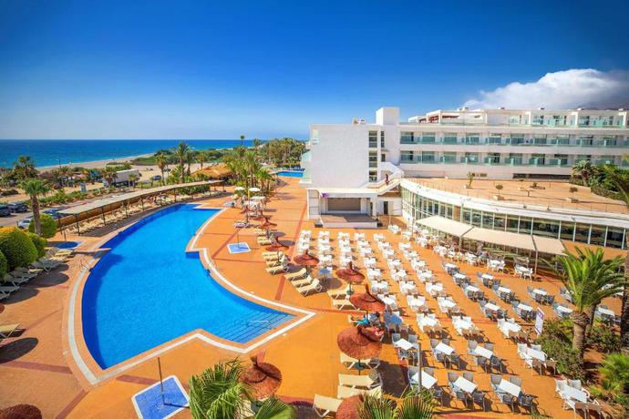 Imagen de la piscina del Hotel Servigroup Marina Playa. Foto 20