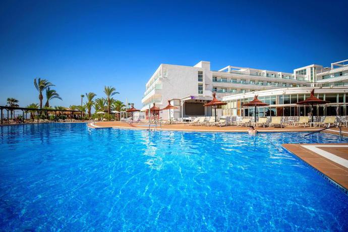 Imagen de la piscina del Hotel Servigroup Marina Playa. Foto 21