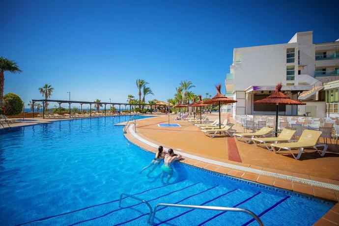 Imagen de la piscina del Hotel Servigroup Marina Playa. Foto 23