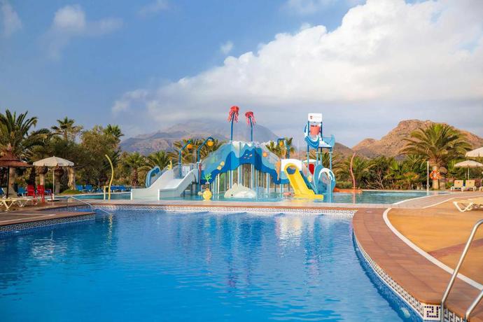 Imagen de la piscina del Hotel Servigroup Marina Playa. Foto 24