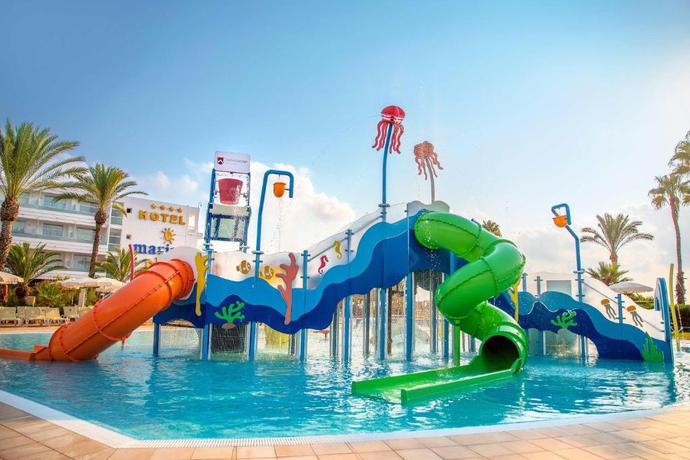Imagen de la piscina del Hotel Servigroup Marina Playa. Foto 25