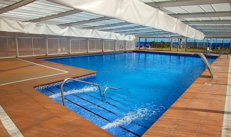 Imagen de la piscina del Hotel Servigroup Marina Playa, Moj&aacute;car. Foto 7