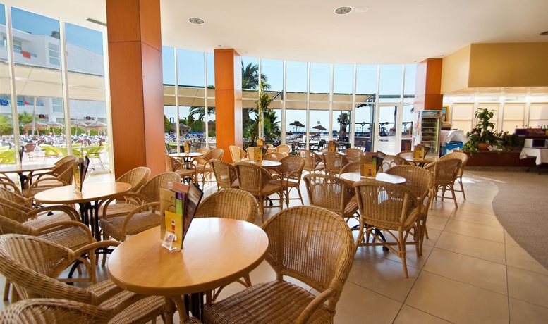 Imagen del bar/restaurante del Hotel Servigroup Marina Playa, Moj&aacute;car. Foto 2