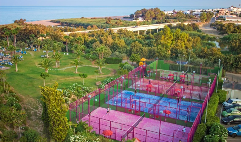 Imagen de los exteriores del Hotel Servigroup Marina Playa, Moj&aacute;car. Foto 5