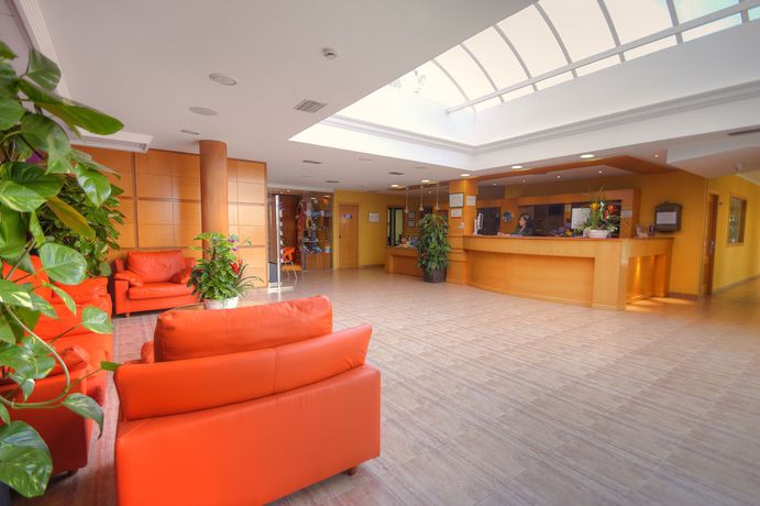 Imagen de los interiores del Hotel Servigroup Romana. Foto 12