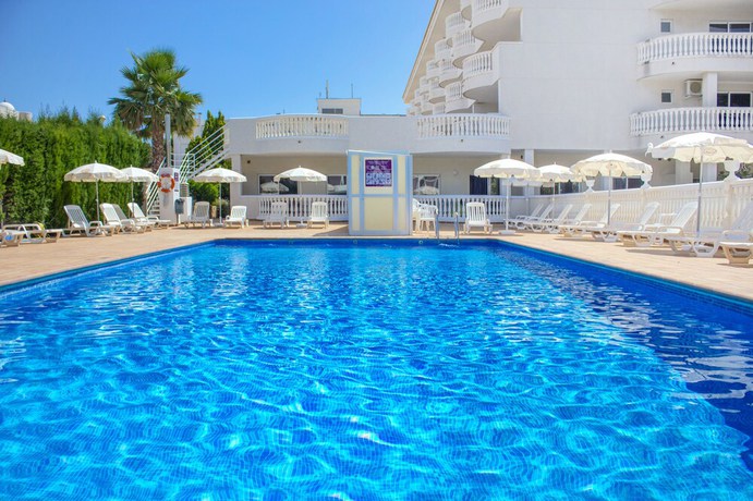 Imagen de la piscina del Hotel Servigroup Romana. Foto 20