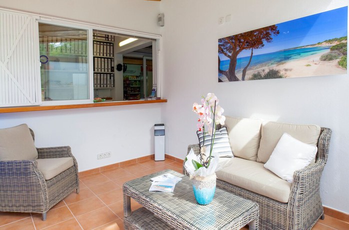 Imagen de los interiores del Hotel Ses Eufabietes Apartments and Restaurant. Foto 20