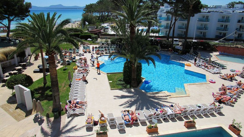 Imagen de la piscina del Hotel Ses Fotges. Foto 16