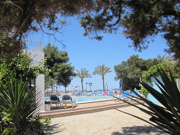 Imagen de la piscina del Hotel Ses Savines. Foto 10