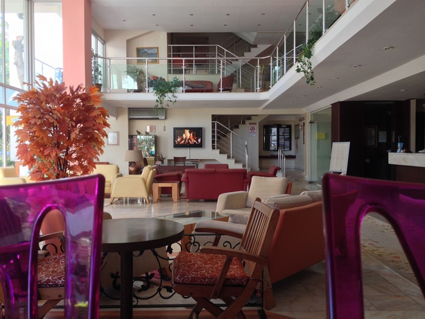 Imagen de los interiores del Hotel Sesin. Foto 9