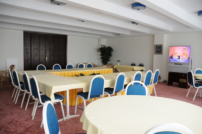 Imagen de los interiores del Hotel Sesin. Foto 10