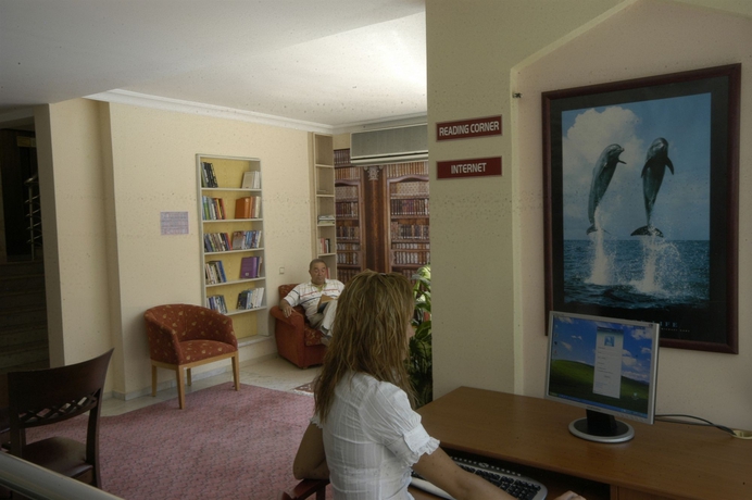 Imagen de los interiores del Hotel Sesin. Foto 11