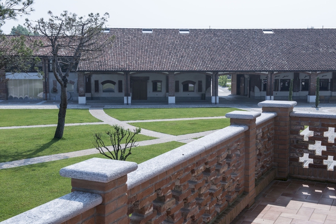 Imagen de los exteriores del Hotel Sesmones. Foto 10