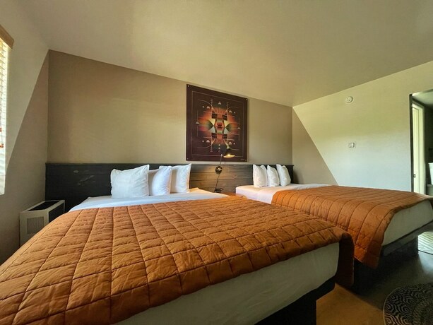 Imagen general del Hotel Sessions Retreat and. Foto 2