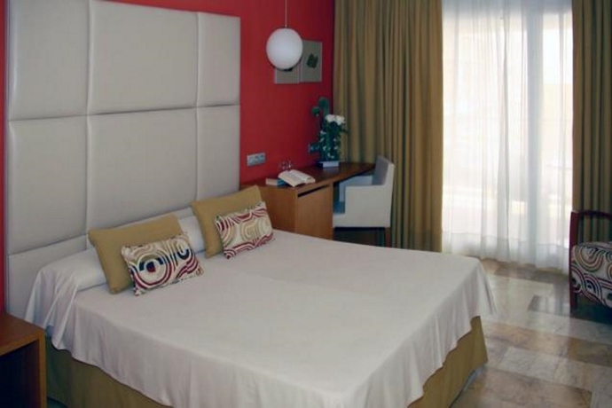 Imagen general del Hotel Seth Port Ciutadella. Foto 7