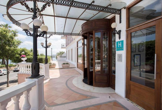 Imagen de los exteriores del Hotel Seth Port Mahón. Foto 8