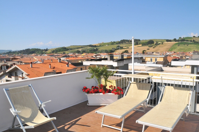 Imagen de los exteriores del Hotel Sette Note. Foto 8
