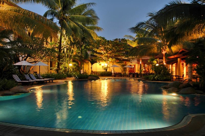 Imagen de la piscina del Hotel Settha Palace. Foto 16