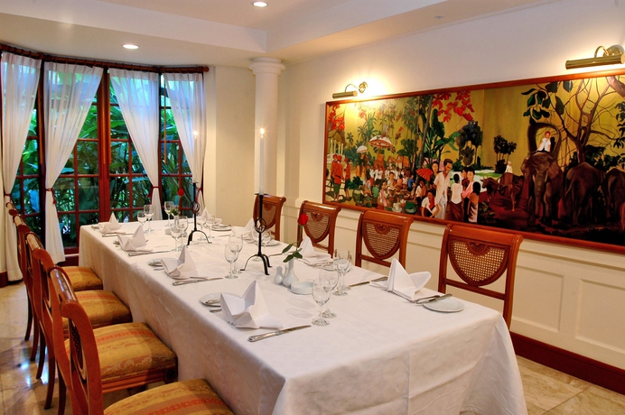 Imagen del bar/restaurante del Hotel Settha Palace. Foto 7
