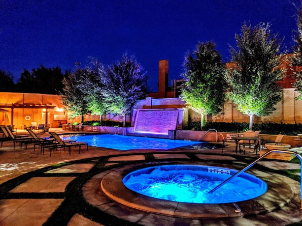 Imagen de la piscina del Hotel Settles. Foto 19