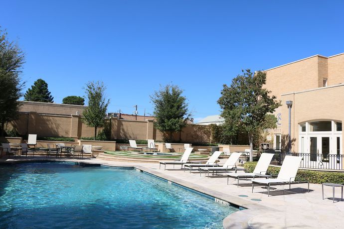 Imagen de la piscina del Hotel Settles. Foto 20