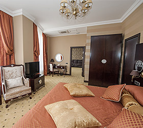 Imagen de la habitación del Hotel Sevan Plaza. Foto 4