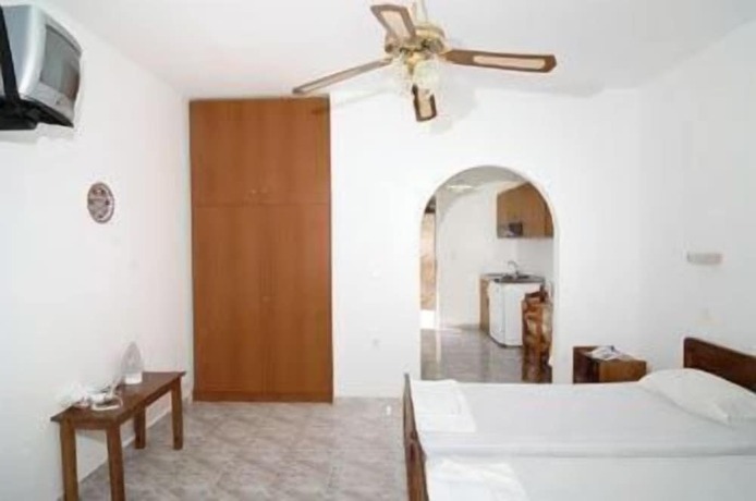 Imagen de la habitación del Hotel Sevas Studios. Foto 15
