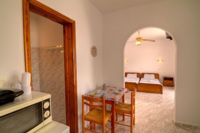 Imagen de la habitación del Hotel Sevas Studios. Foto 18